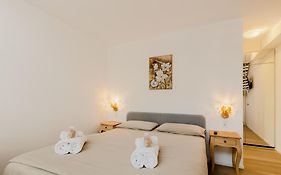 Garden Apartment in Center - Ambra